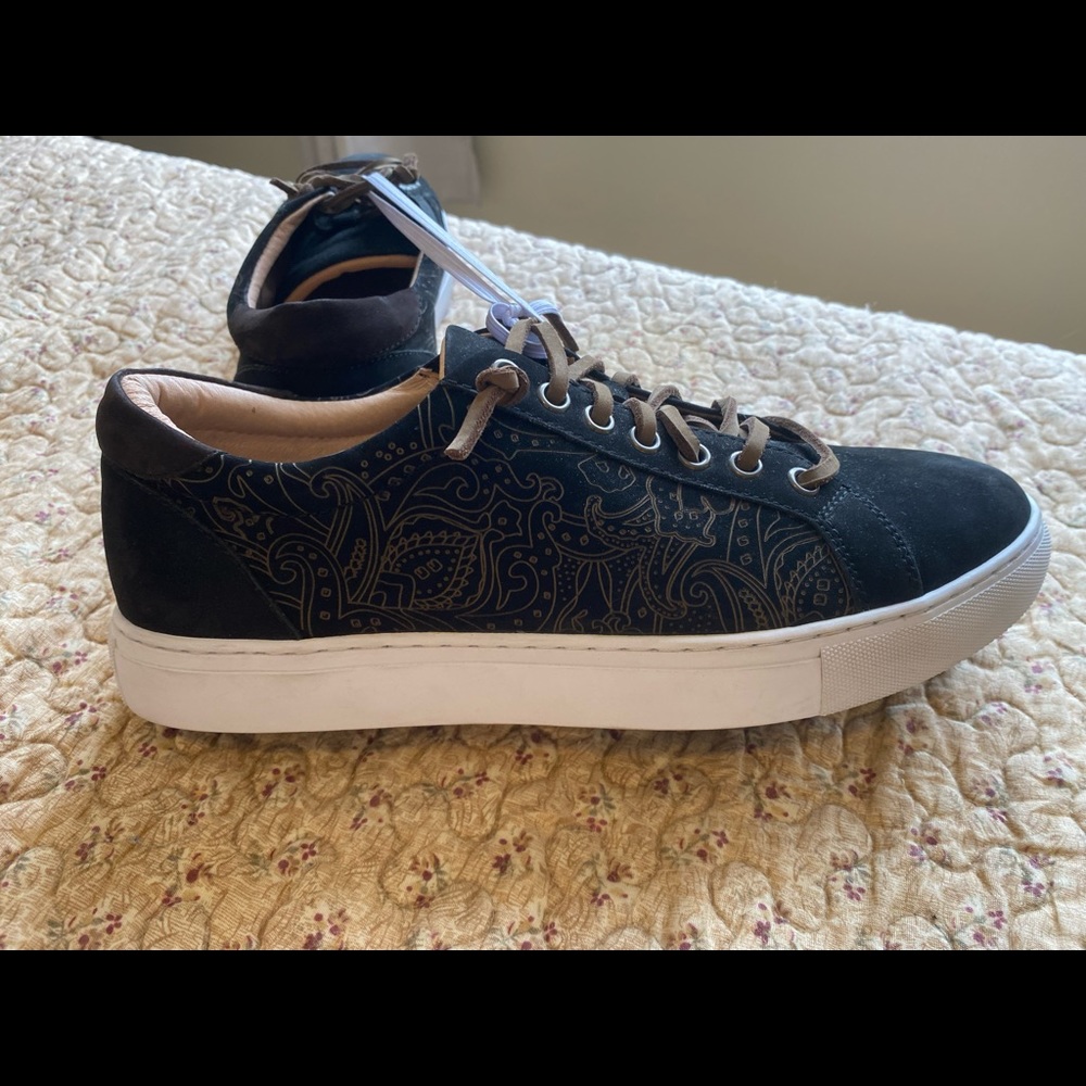 Robert Graham Shoes w/ leather laces 🎉HP 09/10/22🎉⭐️⭐️⭐️⭐️⭐️⭐️⭐️⭐️⭐️⭐️⭐️⭐️⭐️⭐️